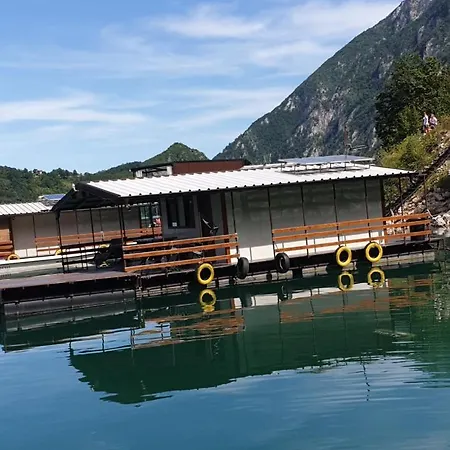 Floating * Radenovici